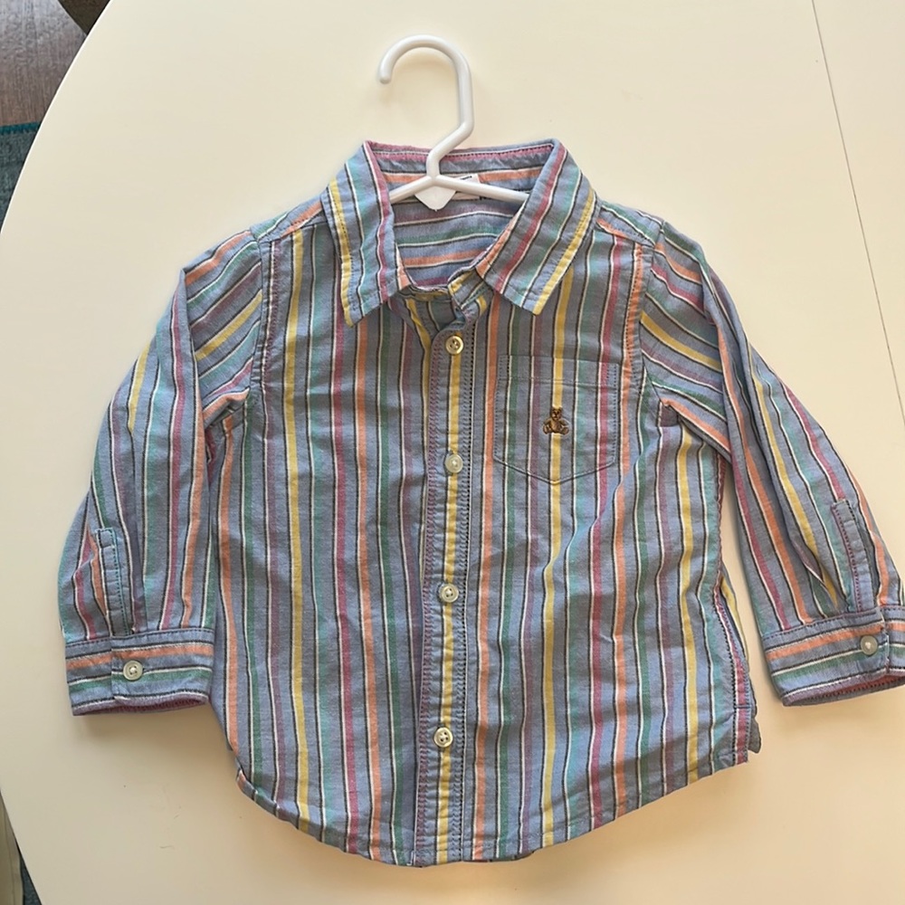 Baby Gap button down shirt size 18-24 month. Like new condition.